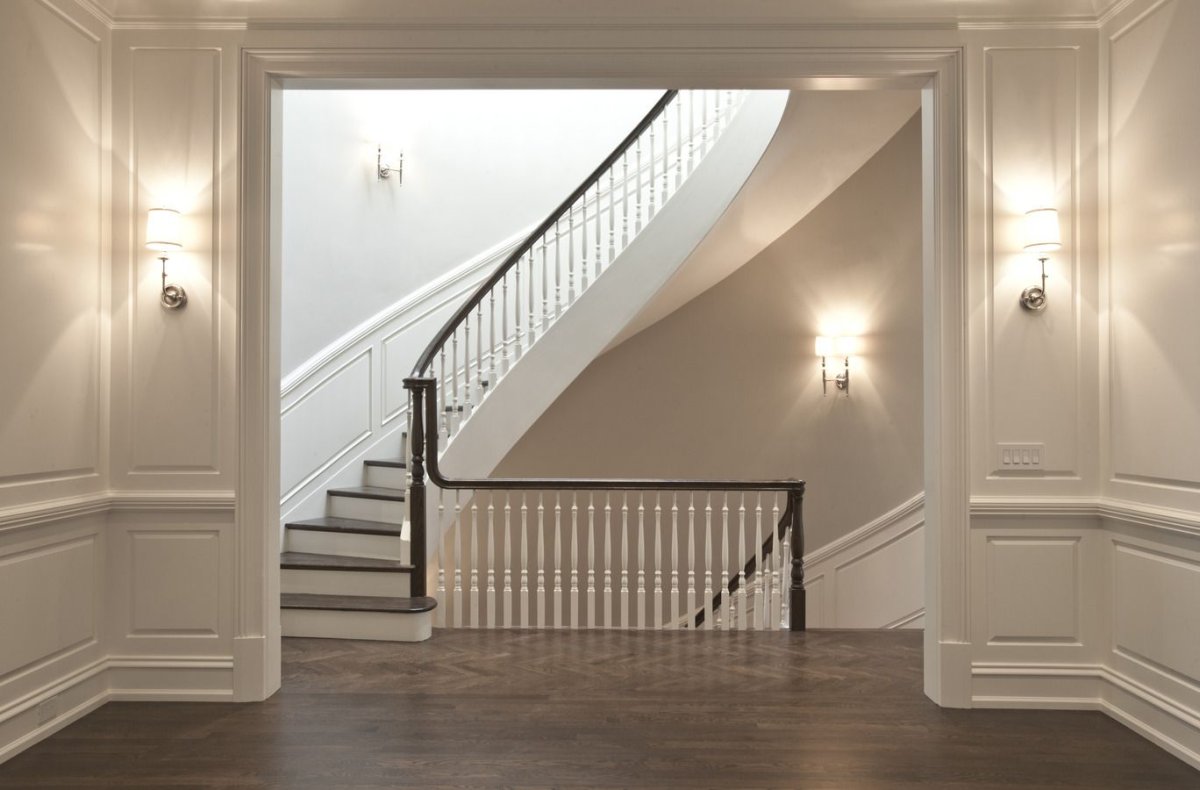 Молдинги на лестнице