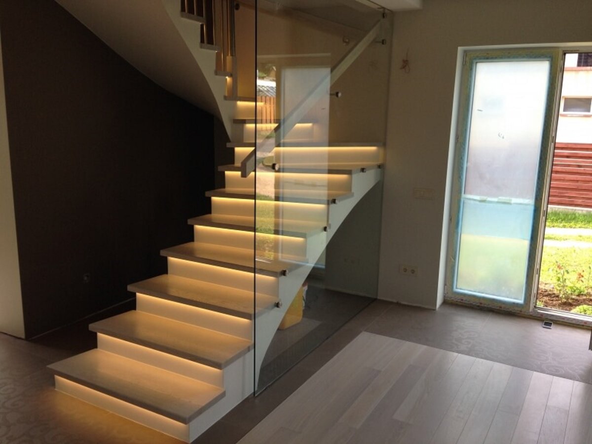 Поворотная лестница бетонная