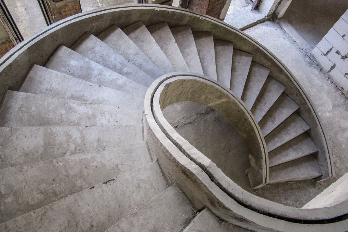 Лестница монолитная полукруглая