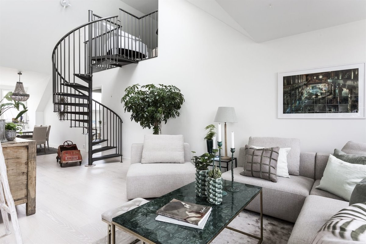 Интерьер второго этажа в коттедже