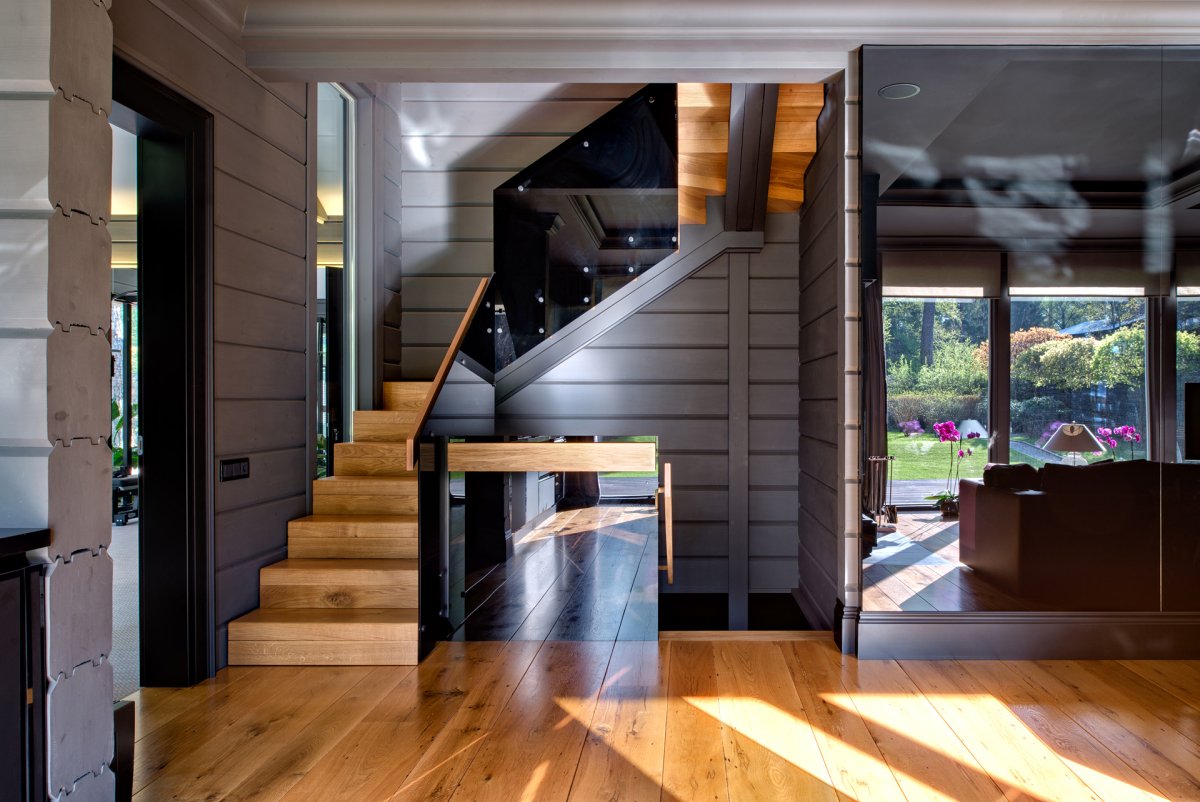 Деревянный домик внутри