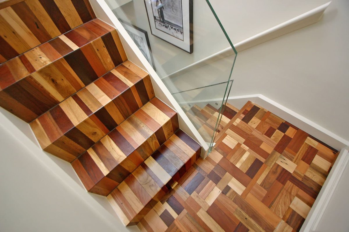 Отделка лестницы линолеумом