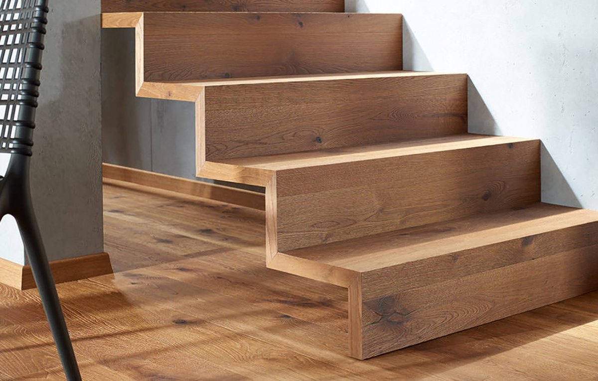 Лестница покрытая ламинатом