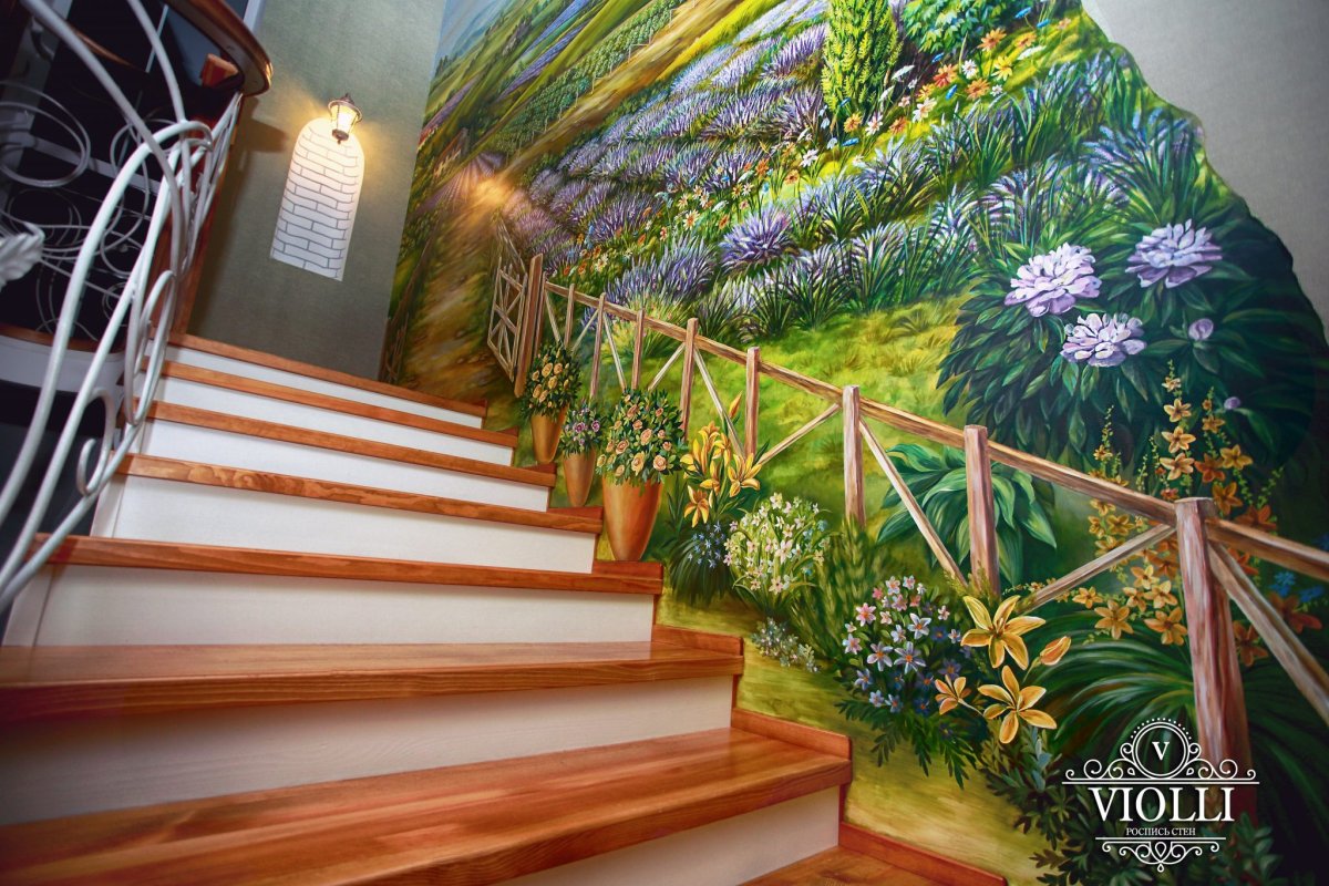 Роспись стены над лестницей