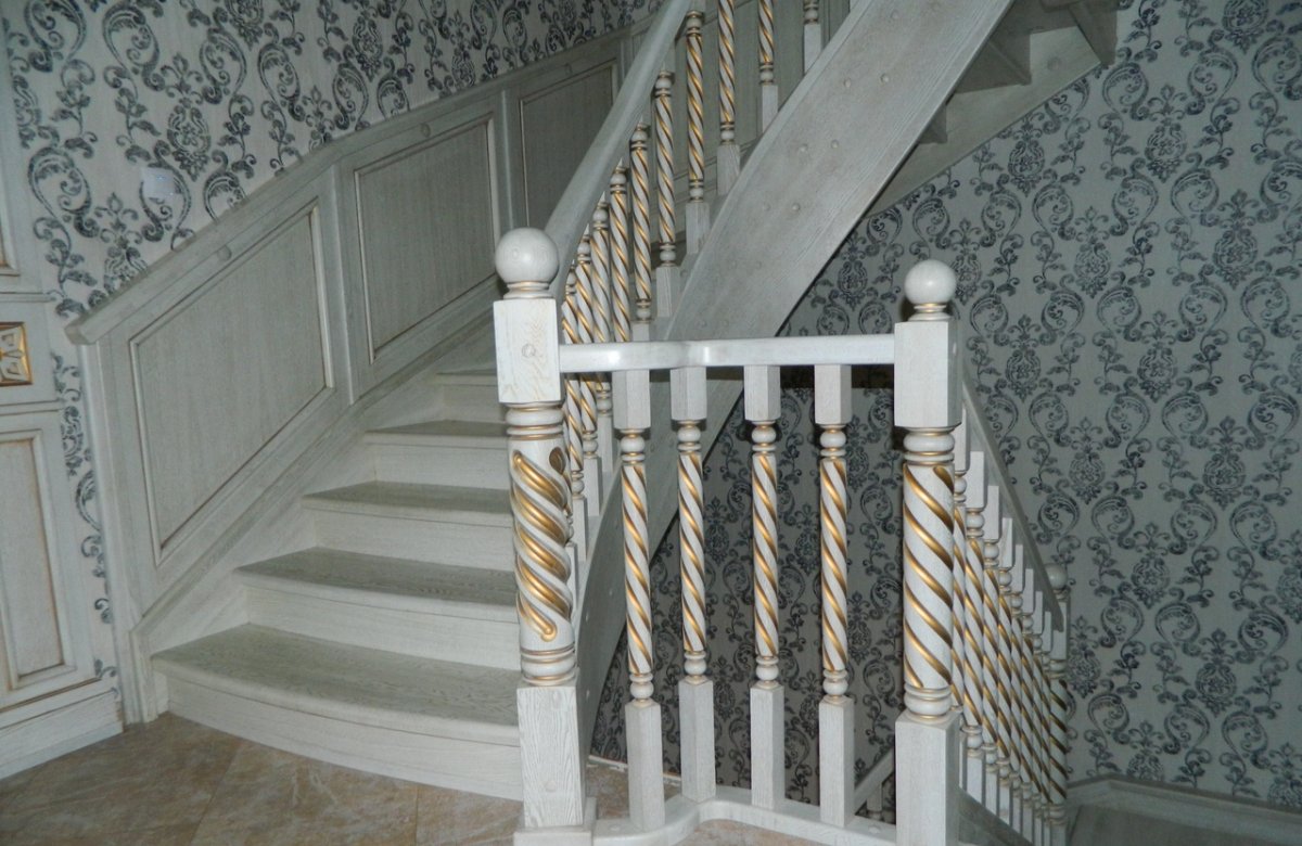 Лестница с патиной