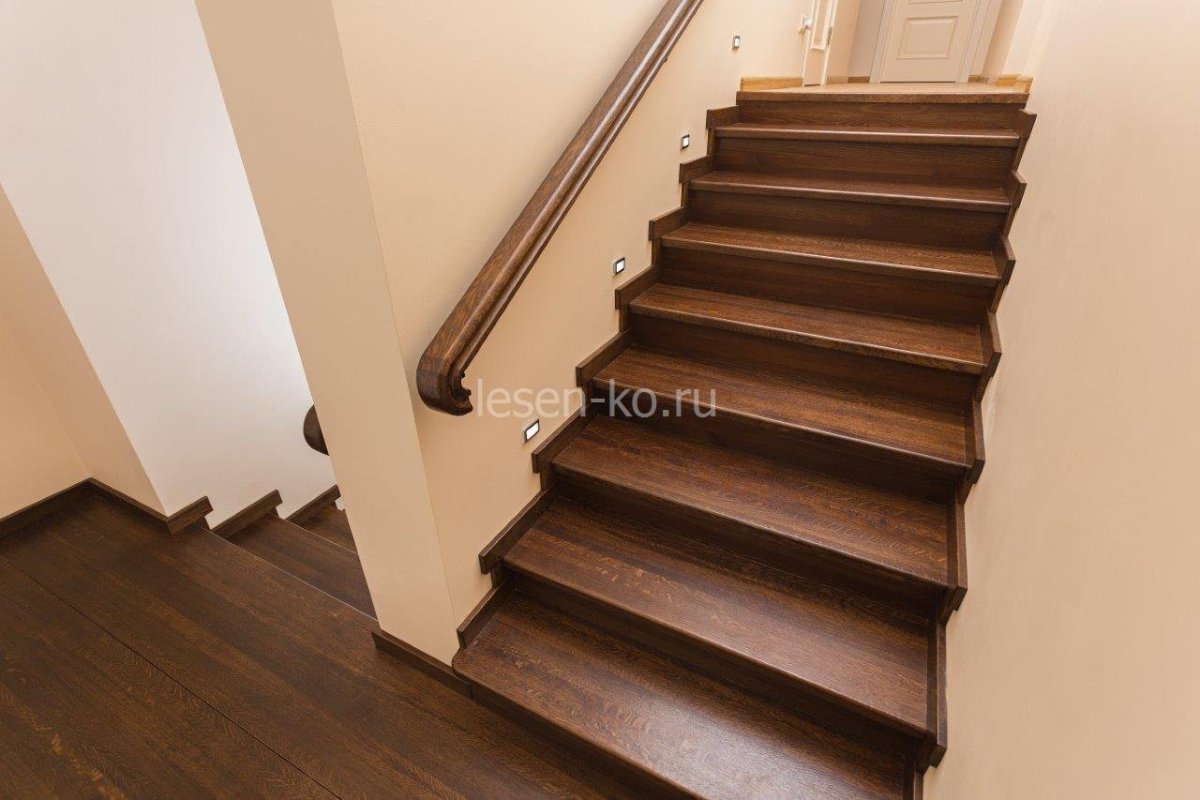Лестница отделанная плиткой