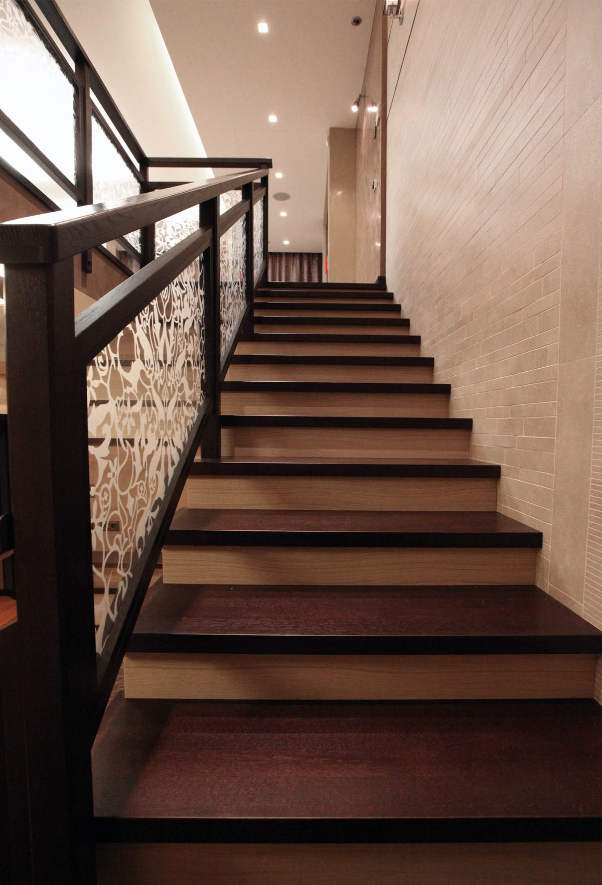 Отделка лестницы МДФ