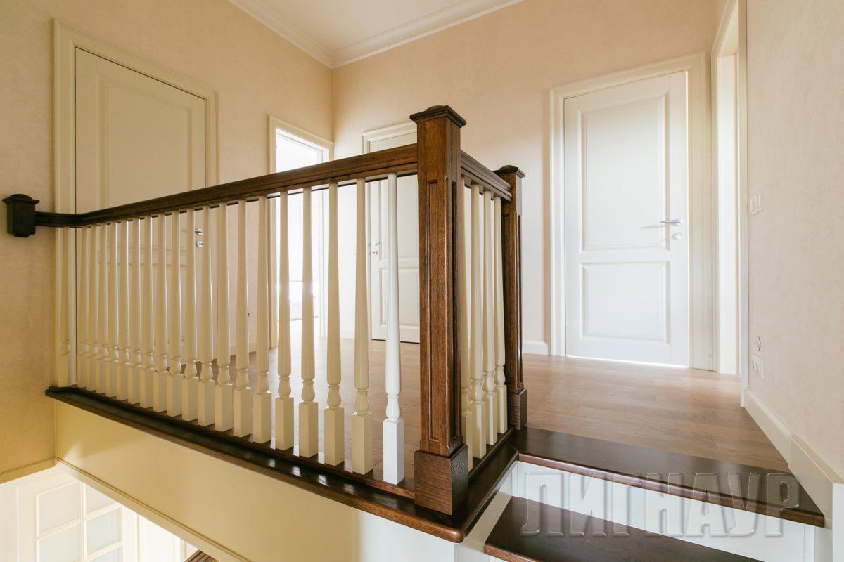 Внутренний балкон в частном доме