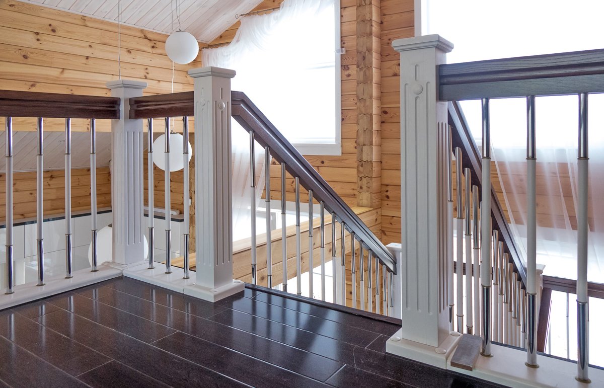 Перила для лестницы из дерева в сказочном стиле