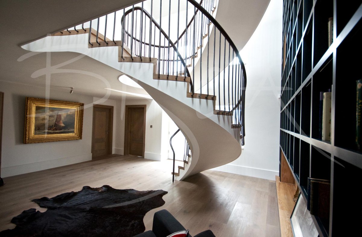 Открытые лестницы в интерьере дома