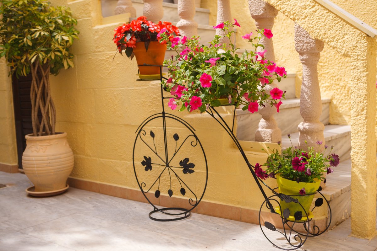 Декоративная лестница для цветов