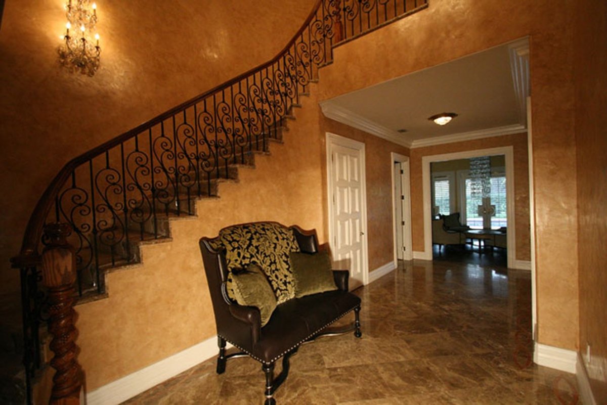 Дом с декоративной штукатуркой