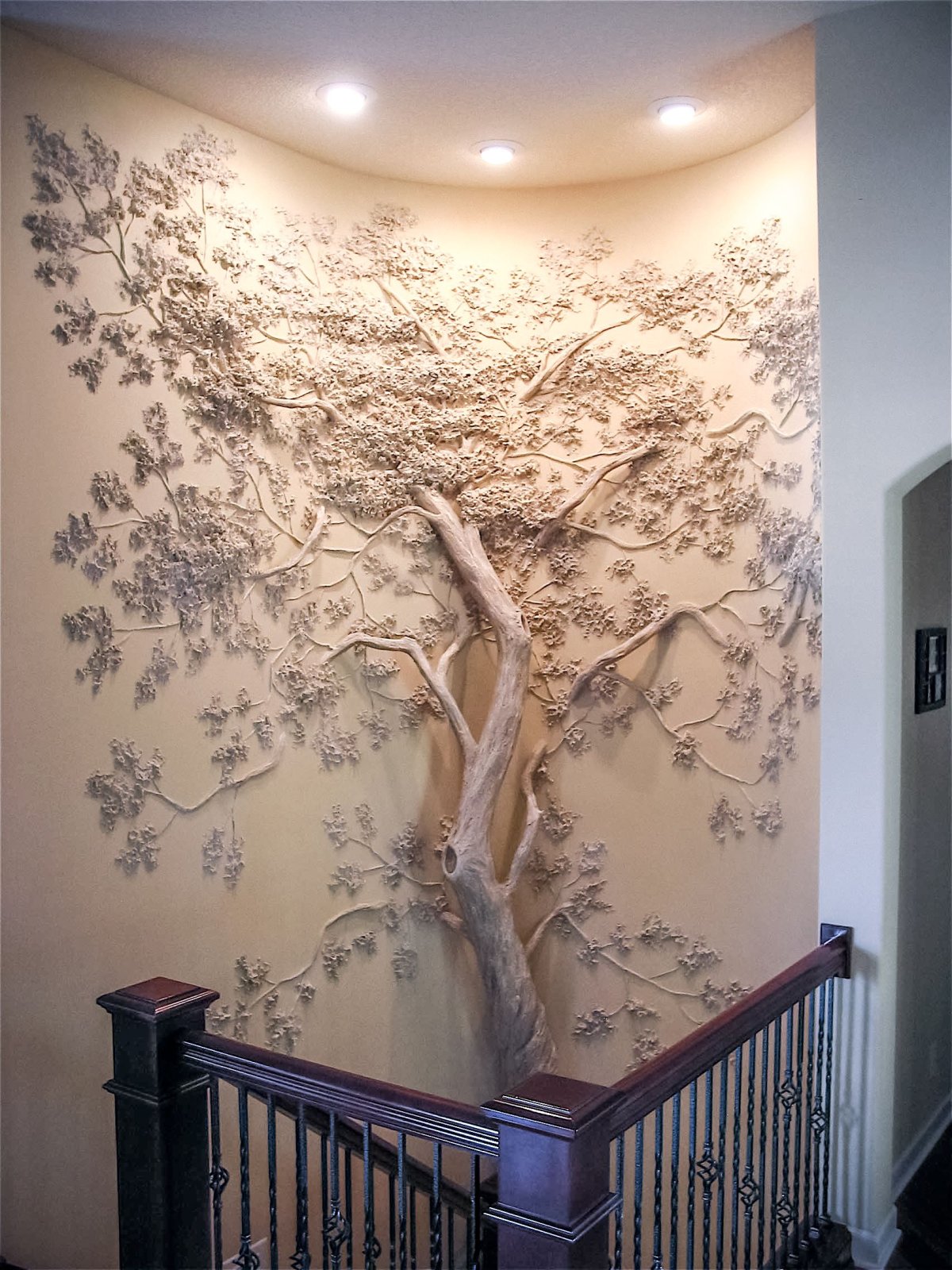 Рельефный декор стен