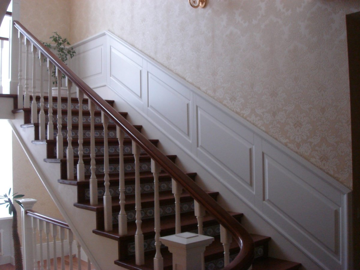 Стеновые панели на лестнице