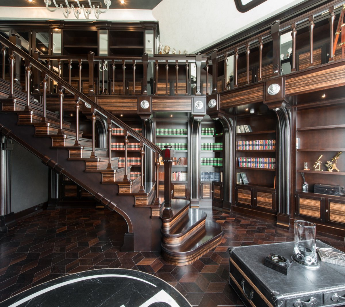 Мраморная лестница в доме