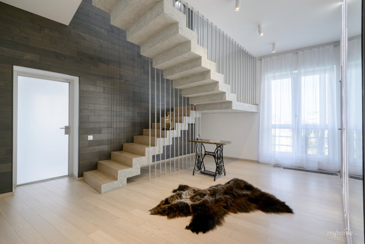 Лестница в двухуровневой квартире