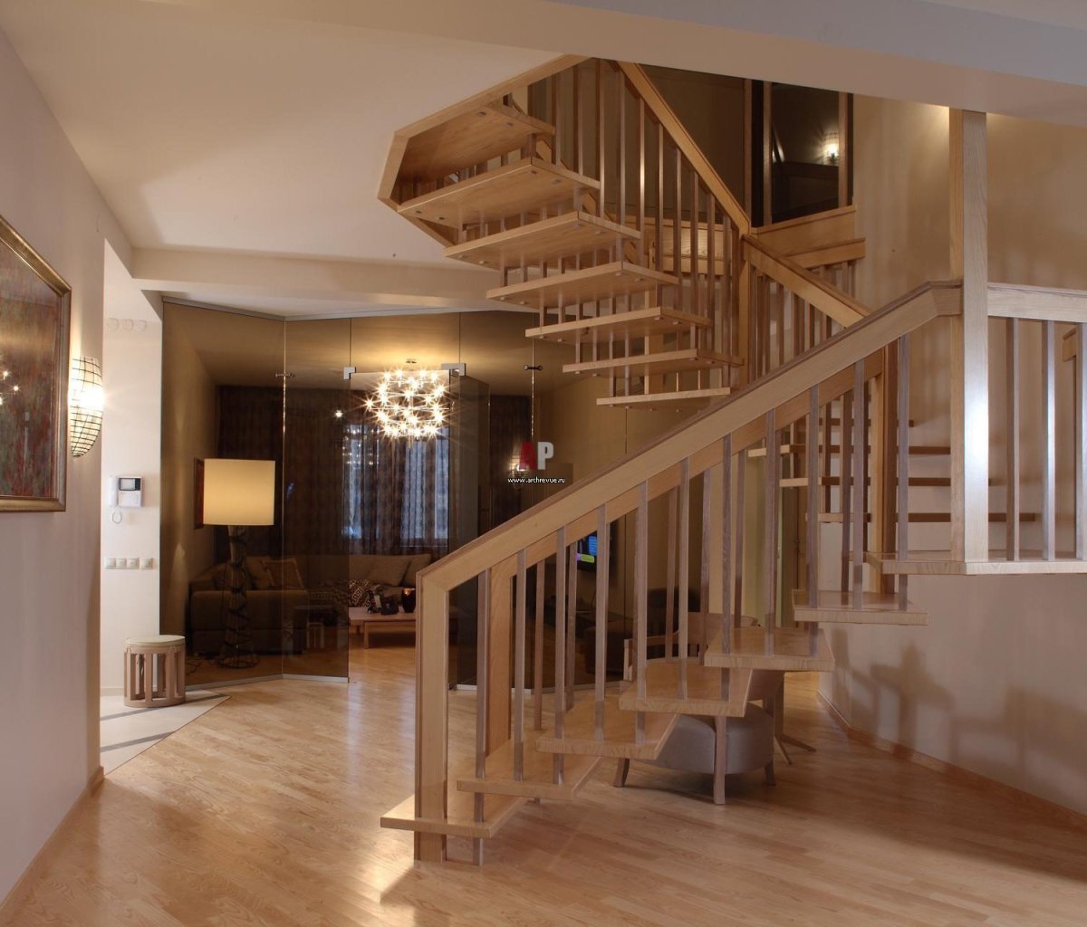 Лестница посреди комнаты