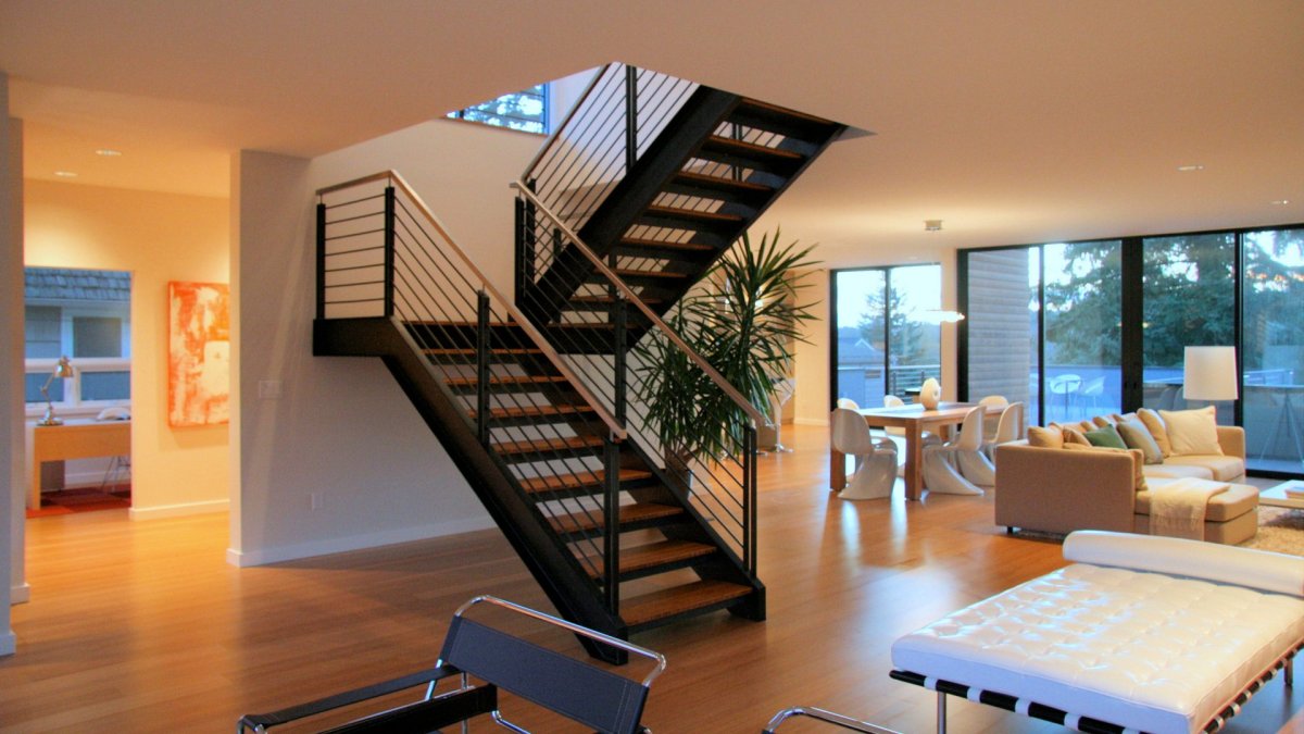 Гостиная с лестницей