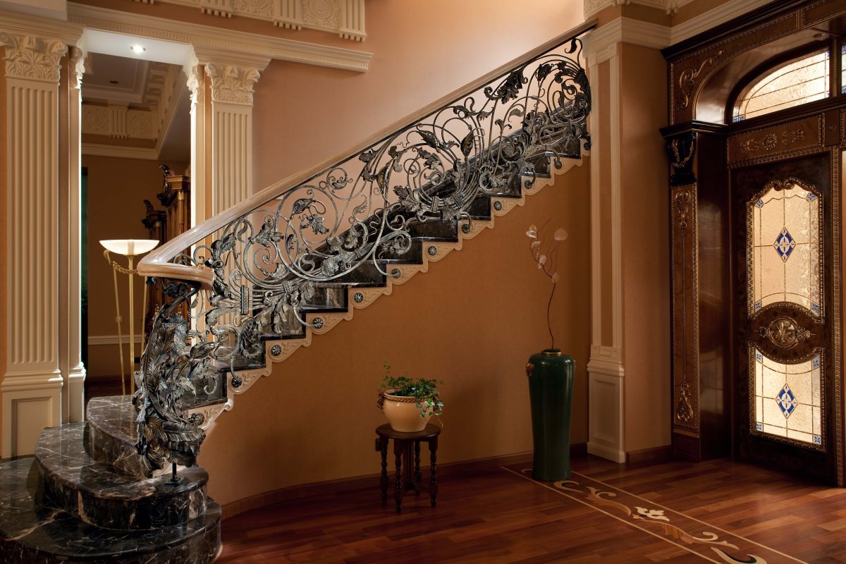 Кованые лестницы в интерьере
