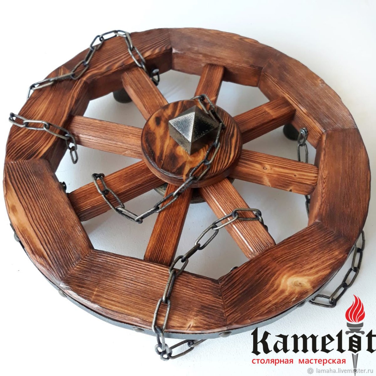 Деревянная люстра колесо