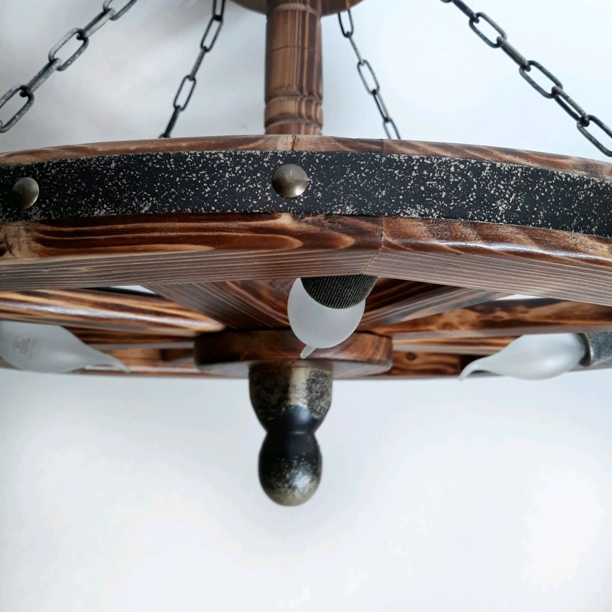 Люстра из колеса