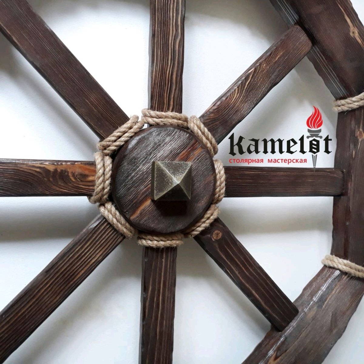 Колесо от телеги светильник