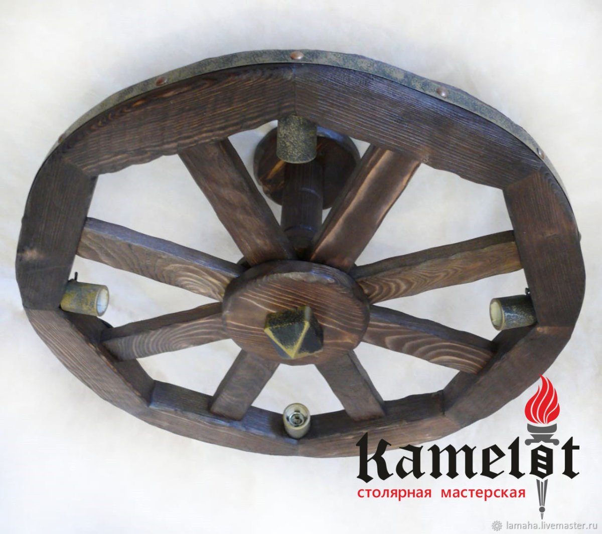 Деревянная люстра колесо