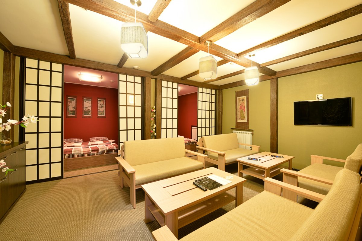 Хрустальная люстра в современном интерьере