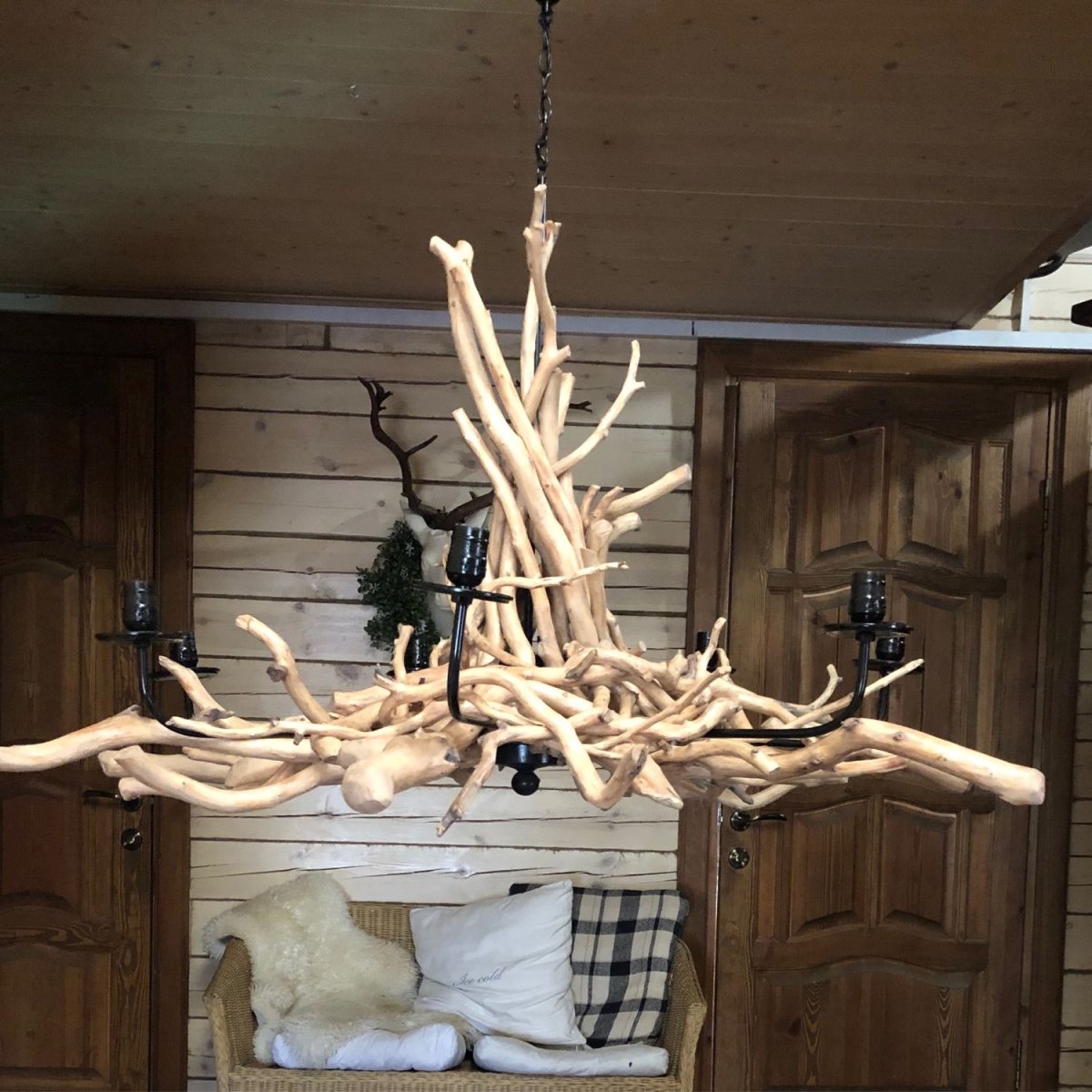 Люстра из веток