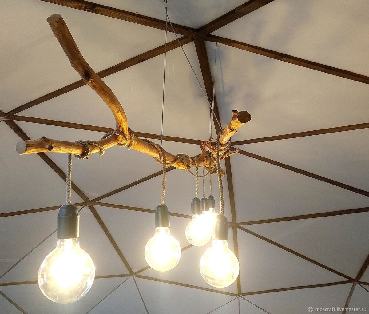 Люстра из ветки дерева