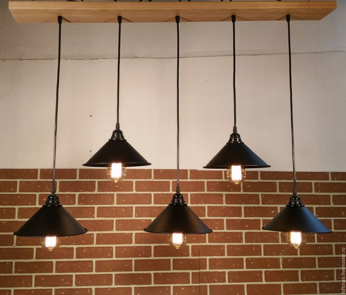 Подвесные светильники на доске