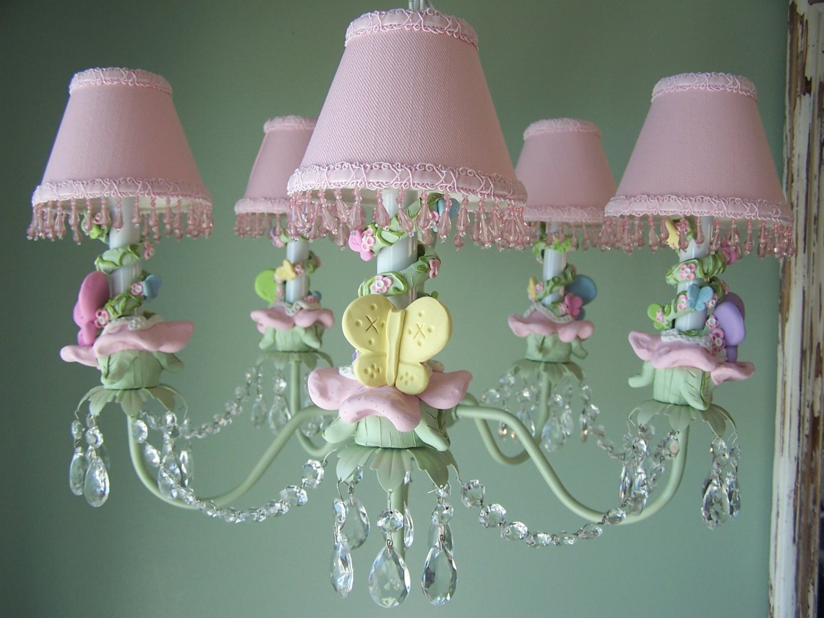 Комната для девочки в сиреневых тонах Париж