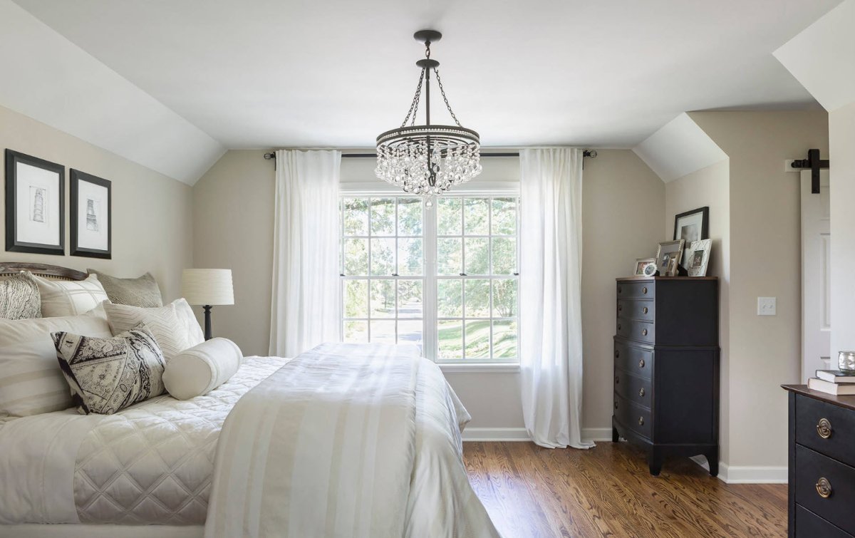 Скромная спальня