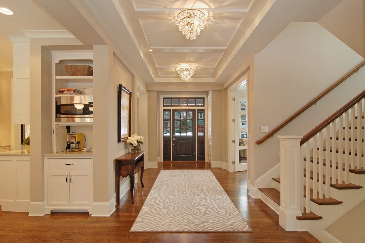 Потолок Холл