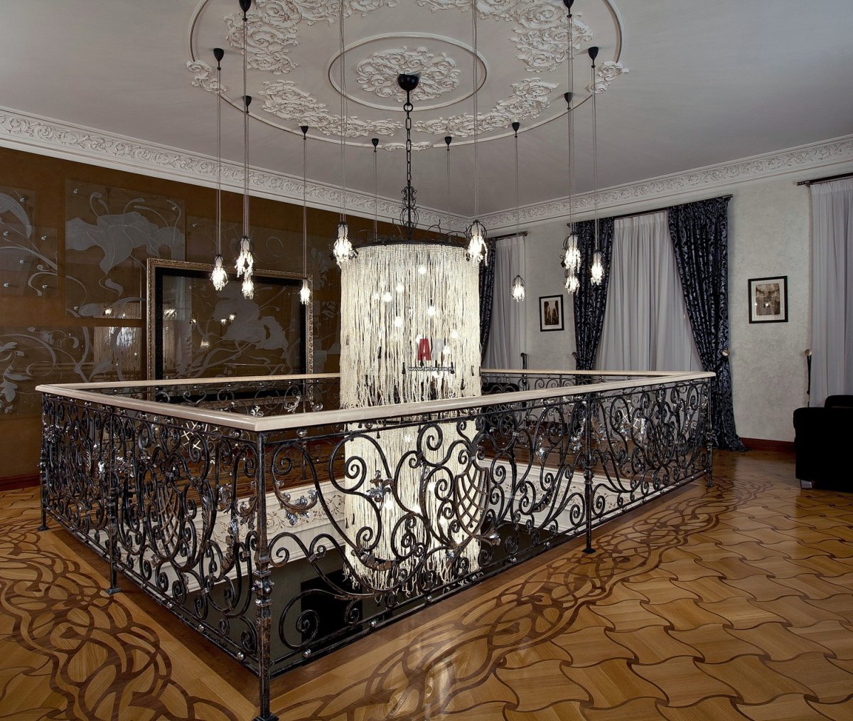 Люстра для холла в частном доме