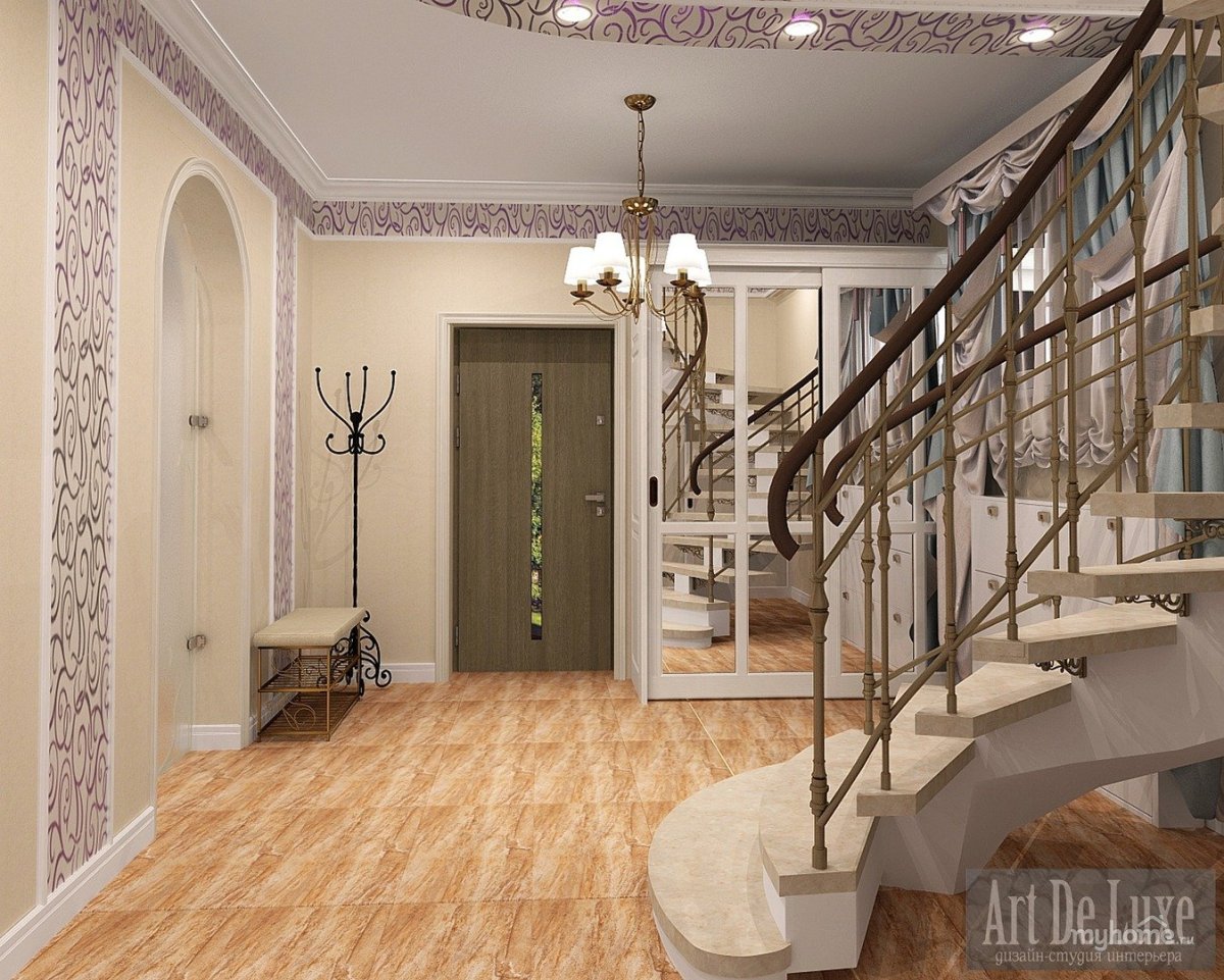 Коридор первого этажа частного дома