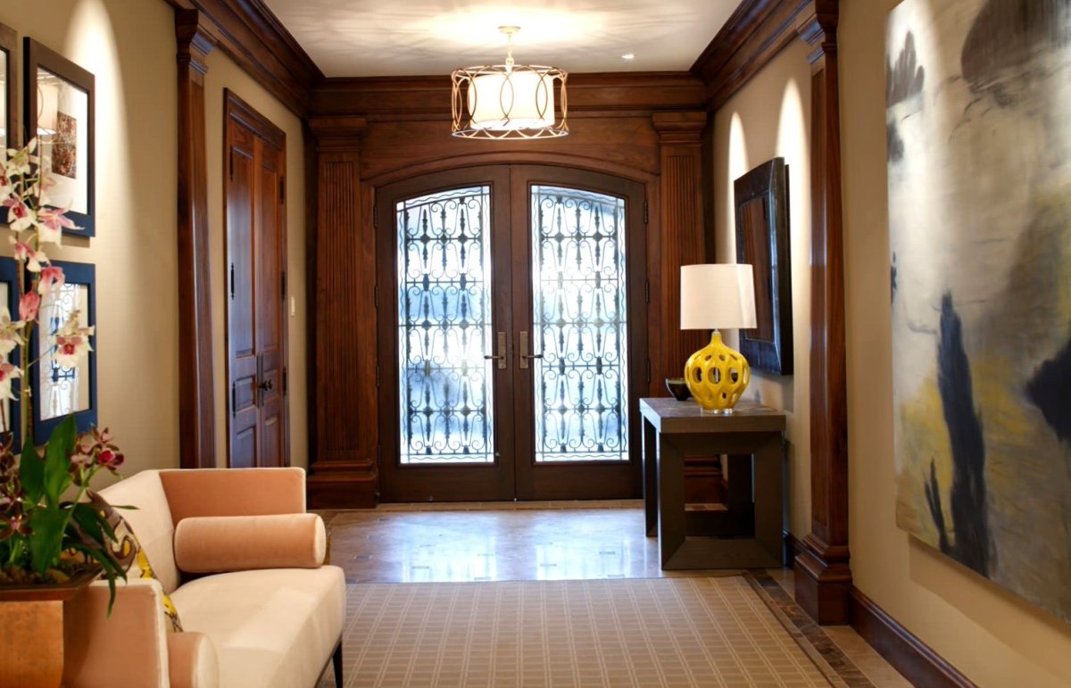 Люстра для холла в частном доме