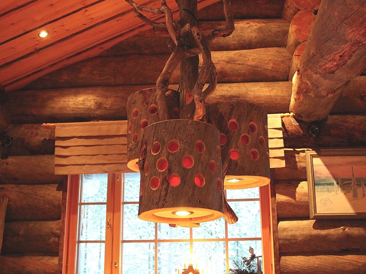 Люстра в деревянный дом