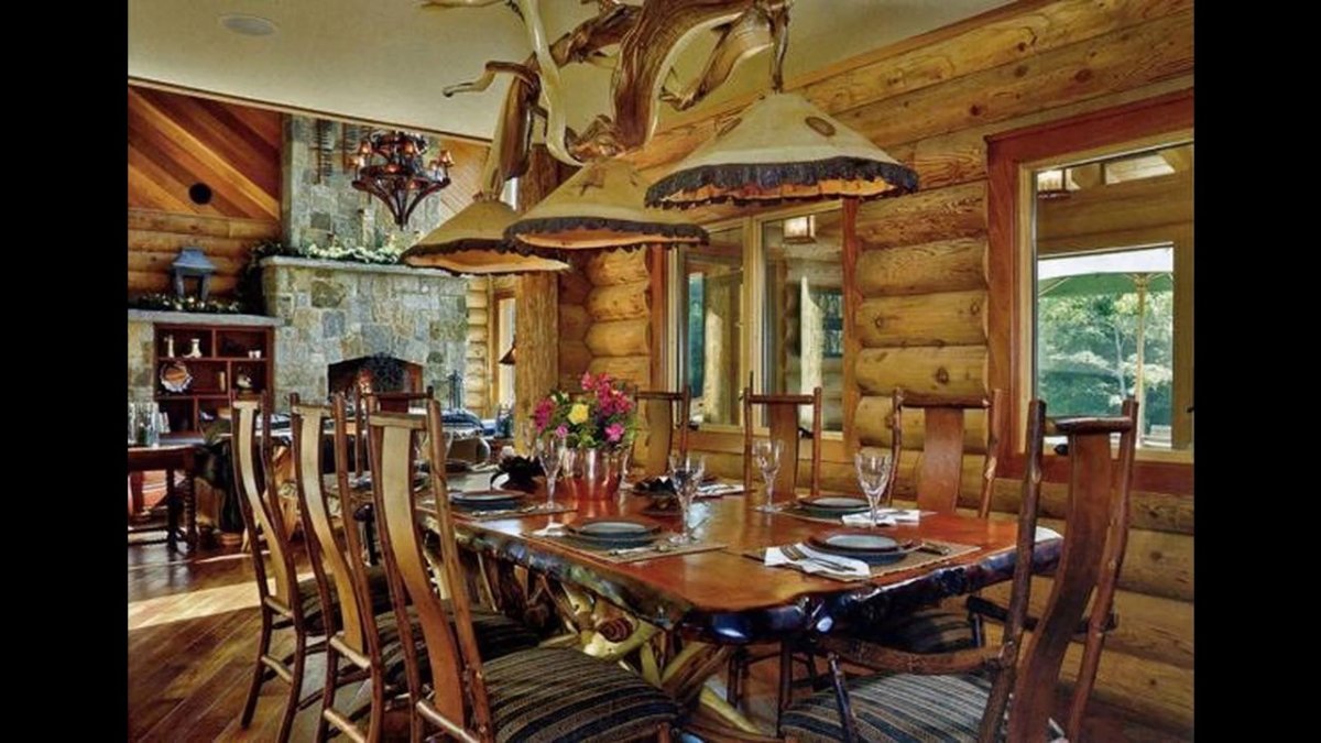 Спальня в доме из бревна