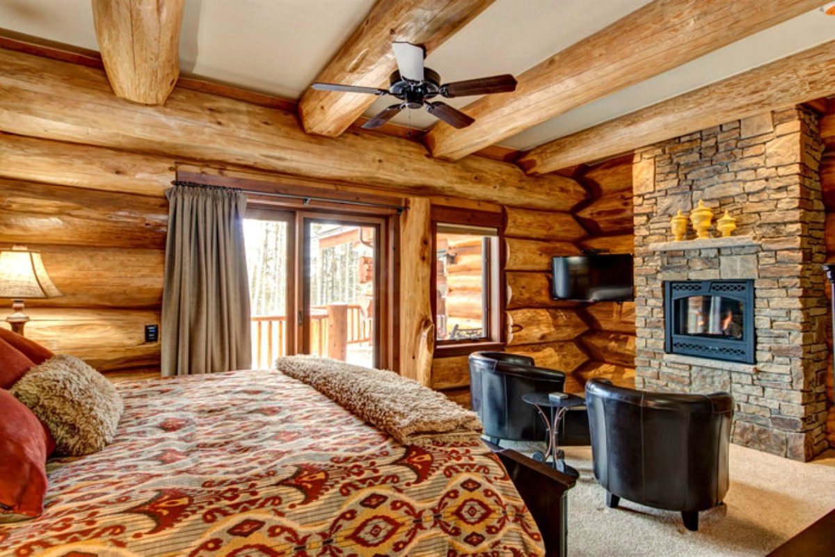 Интерьер в деревянном доме