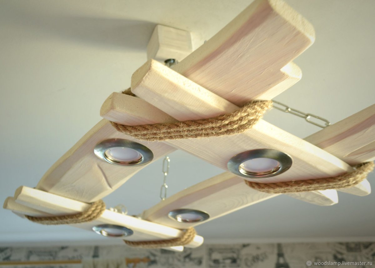 Люстра из дерева