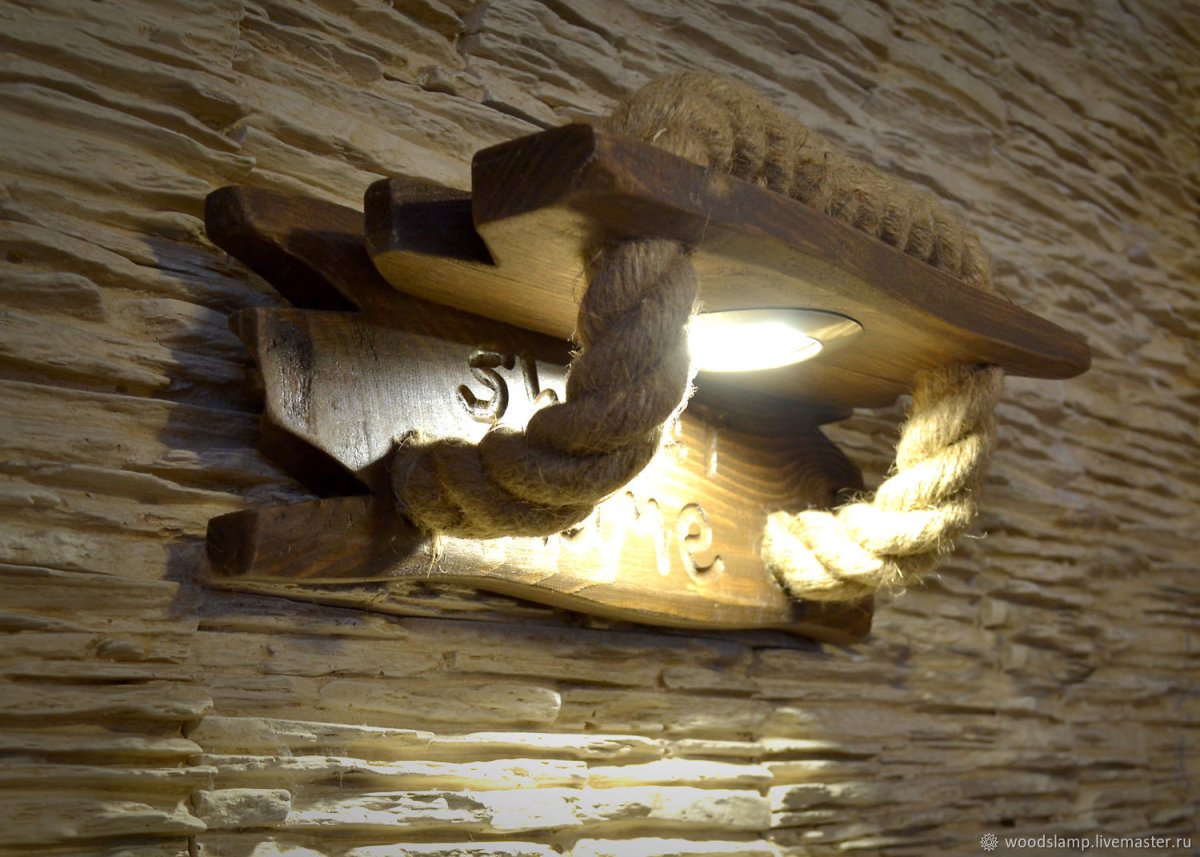 Светильник из дерева