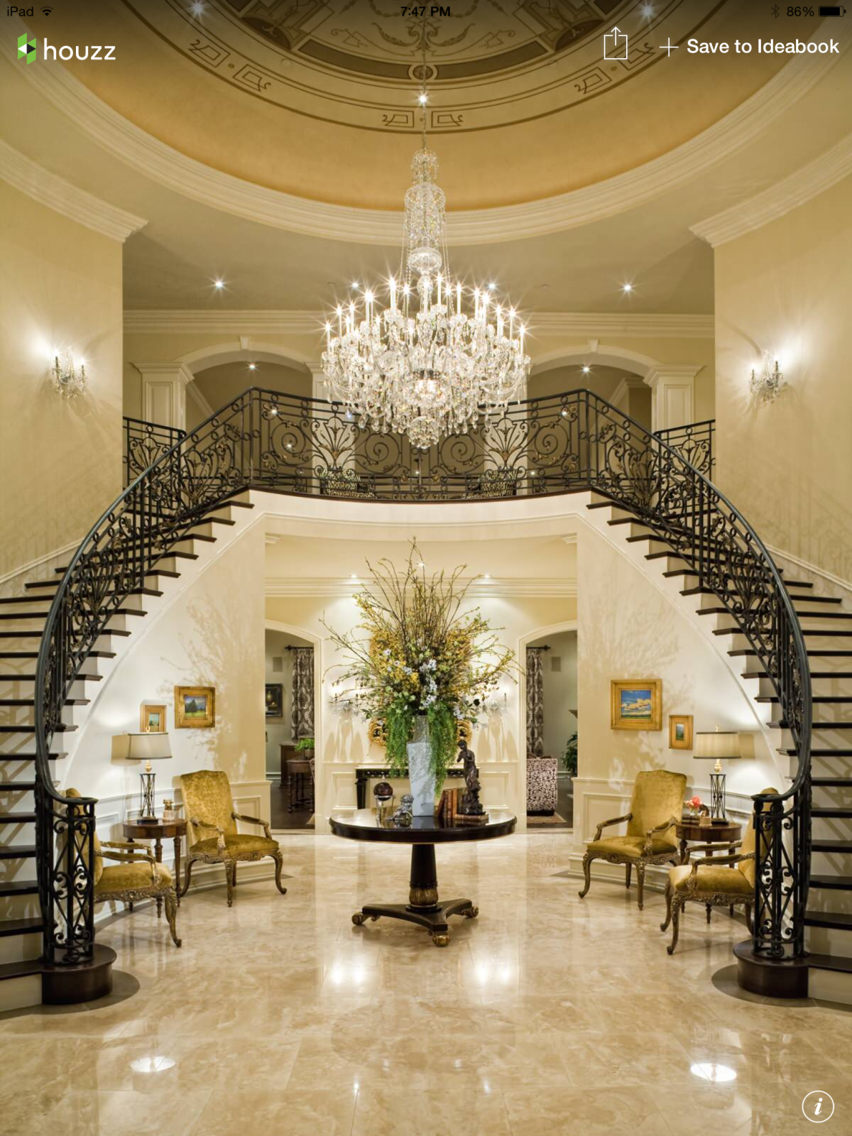 Роскошный Холл