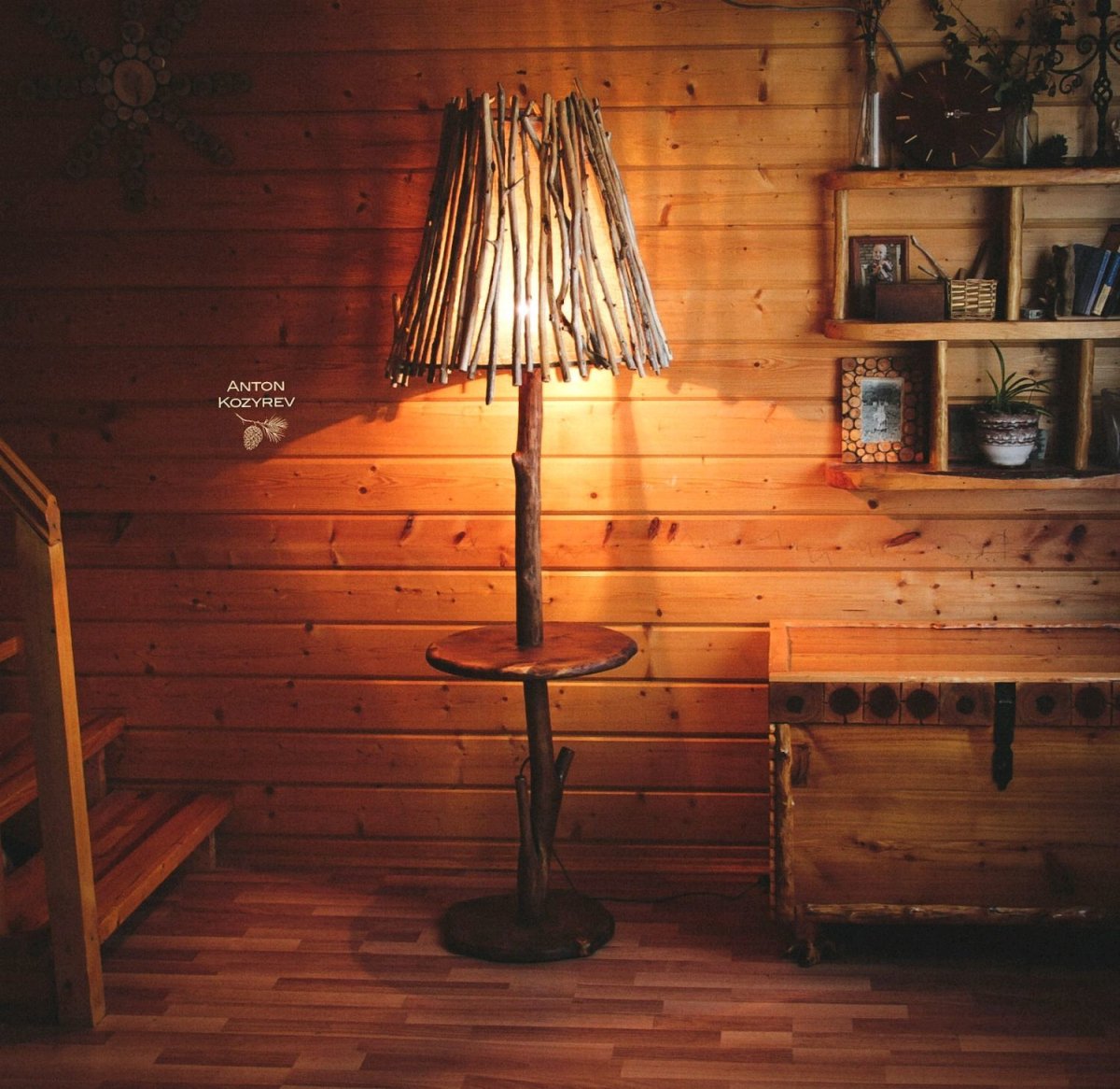 Торшер из дерева