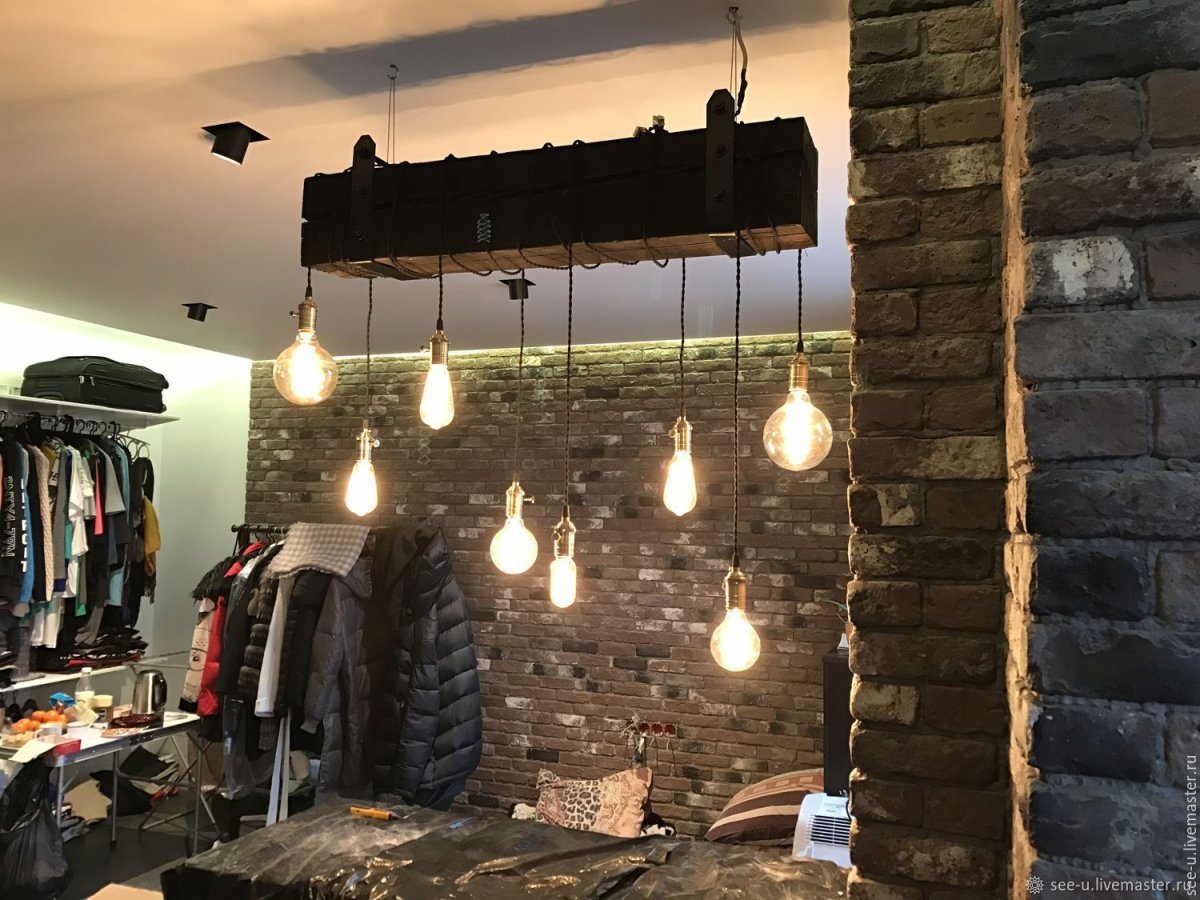 Люстра из бревна в стиле лофт