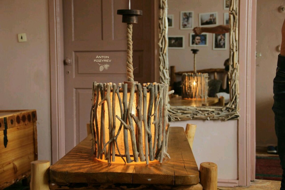 Светильник из ветки дерева