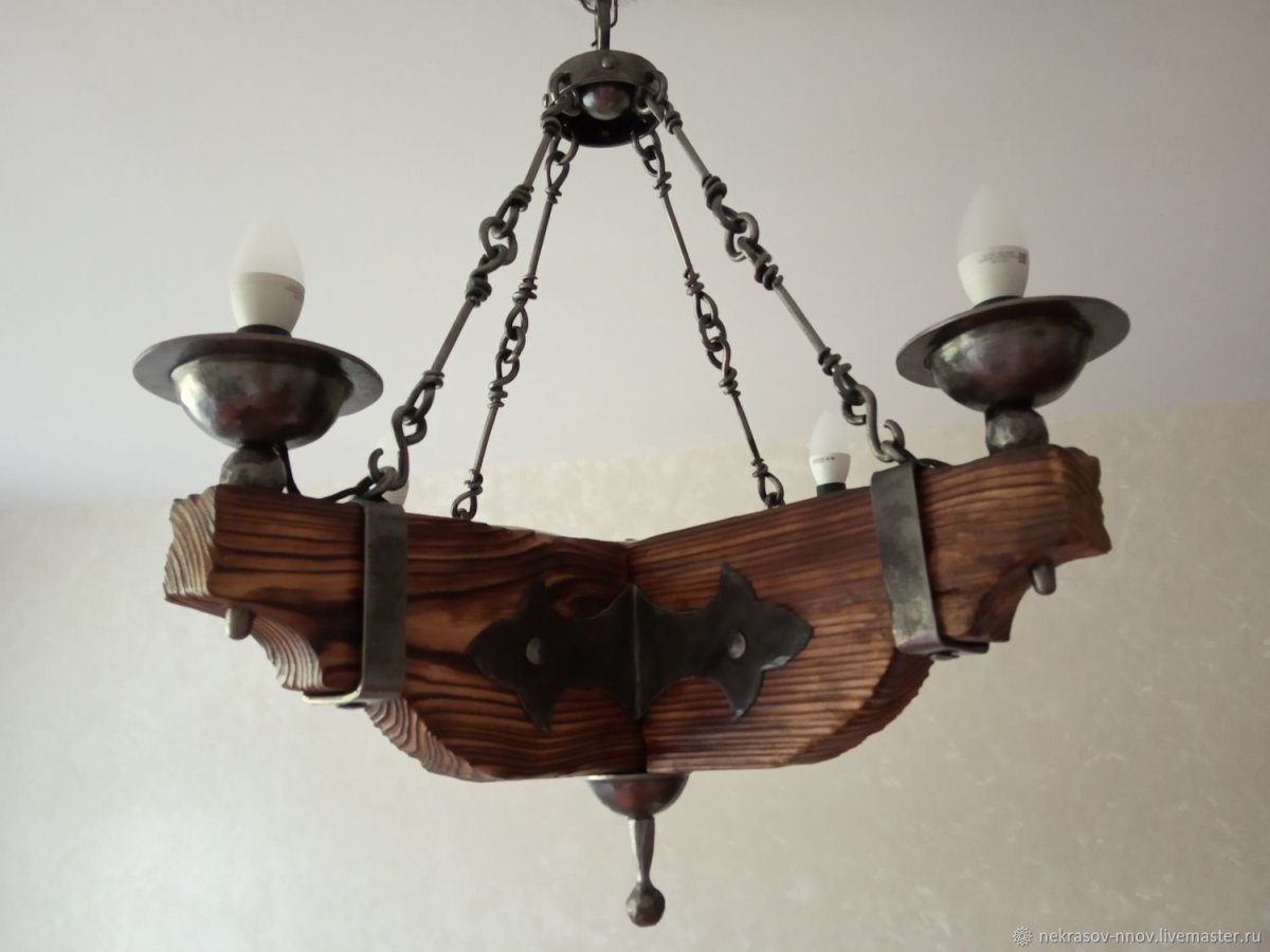 Светильник из дерева