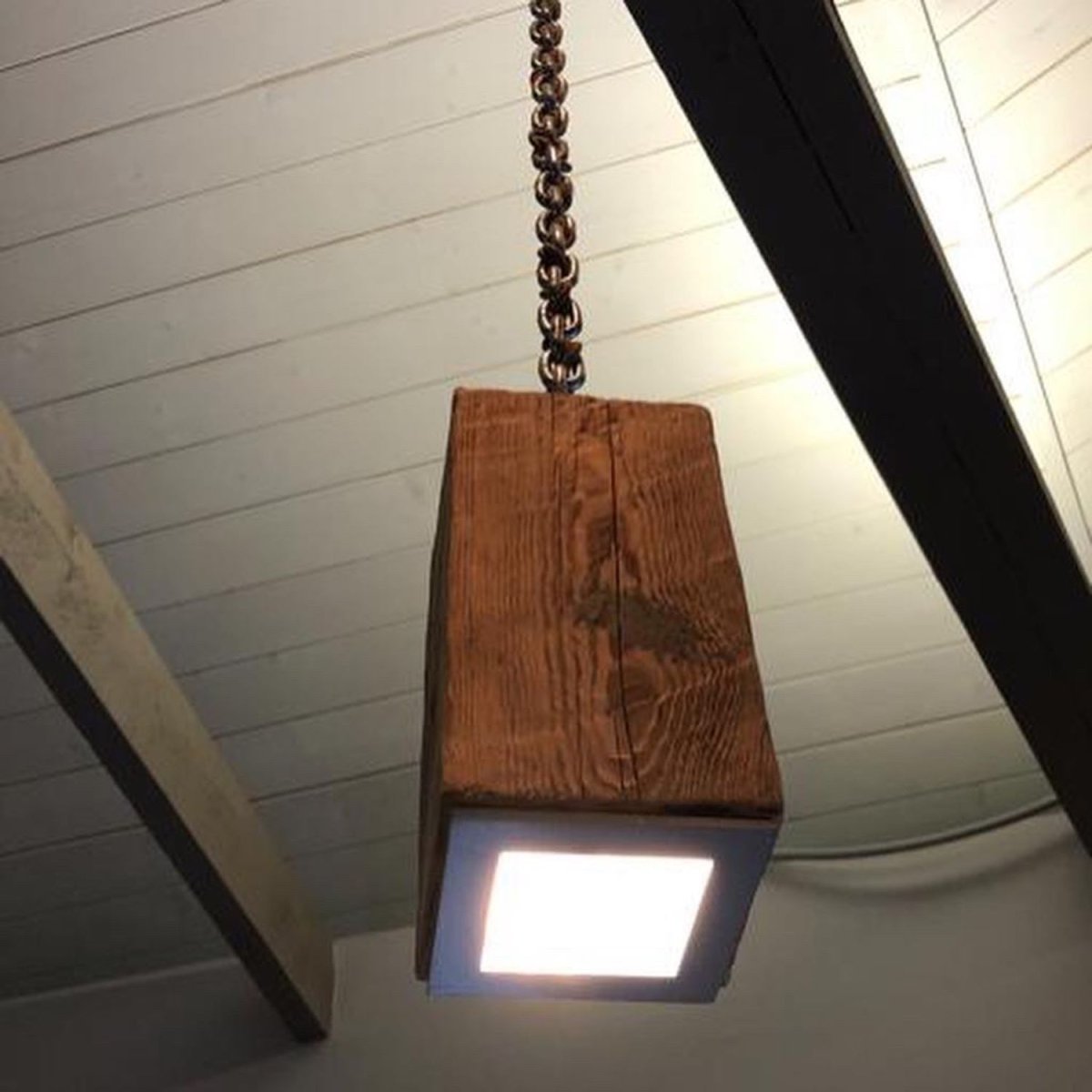 Деревянный подвесной светильник