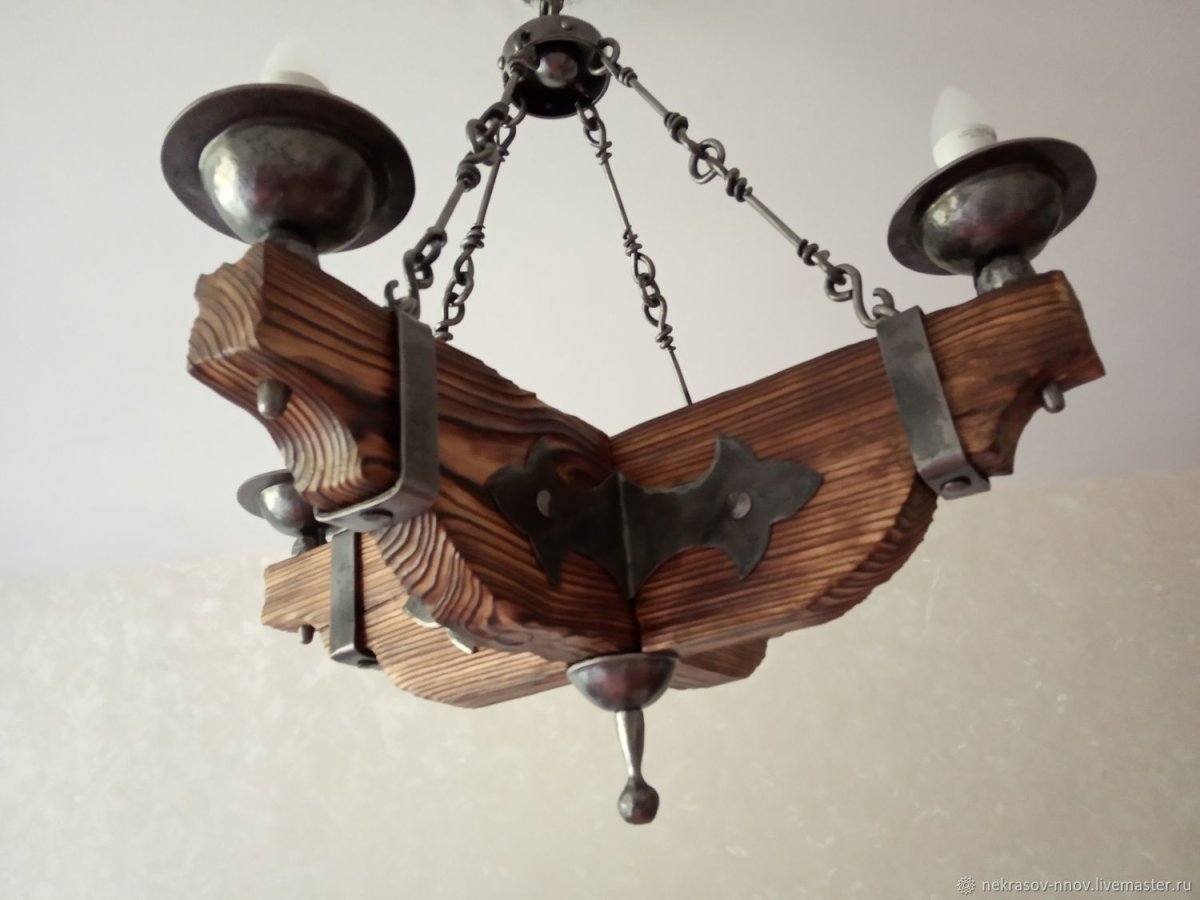 Деревянные люстры с ковкой