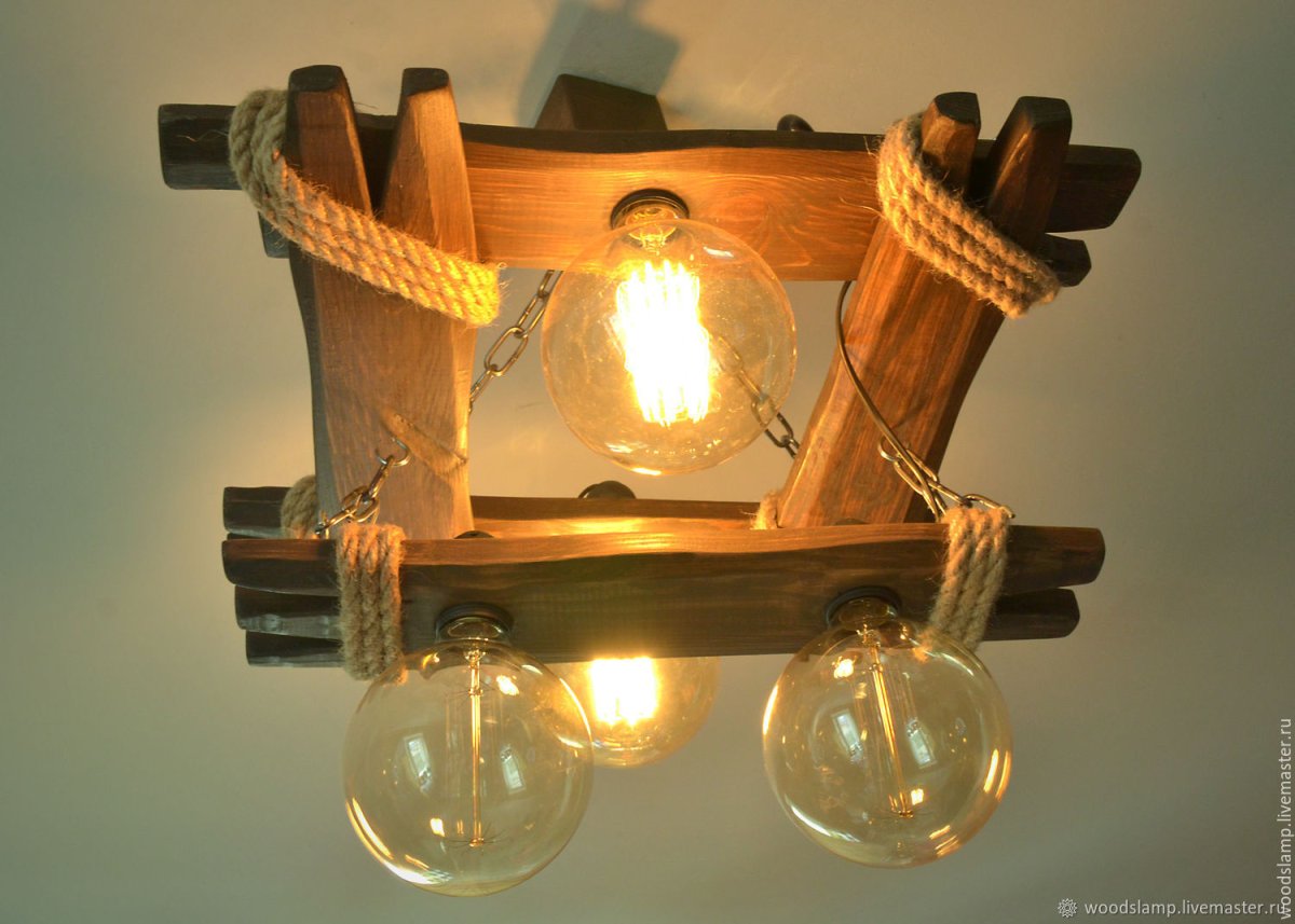 Светильник из дерева